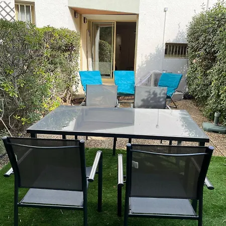 En Rez De Jardin De Portissol ساناري سور مير