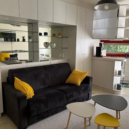 En Rez De Jardin De Portissol ساناري سور مير